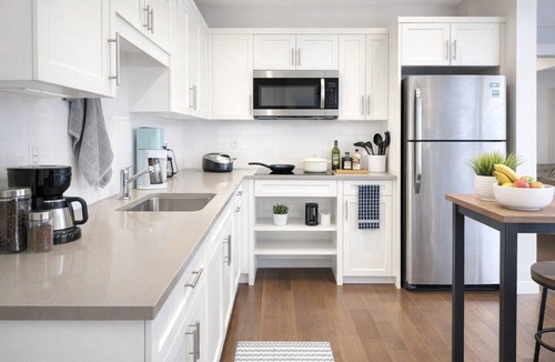 Kerrisdale Apartment | World cup ready | Free parking + steps to transit | 15 min to YVR, UBC, downtown
