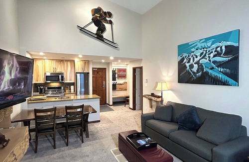 Upper Village Condo | XL Luxury Penthouse. Top 1%. The Aspens. A/C, Pool, 3 hot tubs, ski-in ski-out.