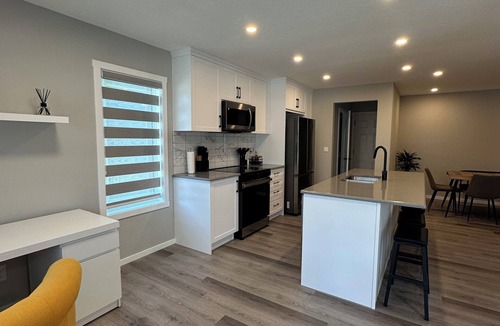 Airdrie House | ✨your home away from home✨Modern Comfort in a spacious 3-Bedroom Townhome