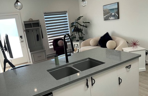 Central Okanagan House | Zen Living: Bright and Peaceful 1-Bedroom Unit