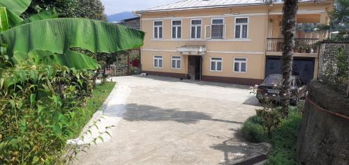 სახლი ბუნებაში House in nature in Ts'ikhisdziri