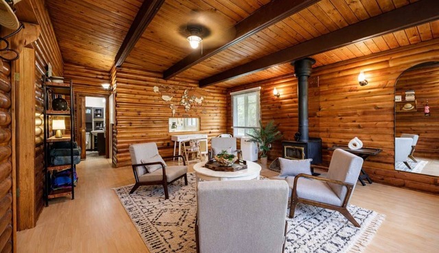 1 Block 2 Beach - Family Cabin, Big Yard, Sleeps8