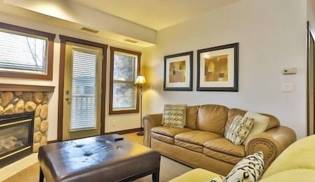1 queen bed unit at Silver Rock