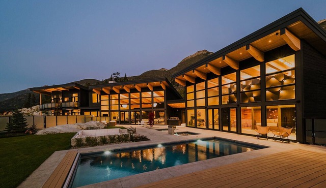 10-Bedroom Luxury Estate | Private Spa, Pool, Movie Room, Pickleball, Games Room