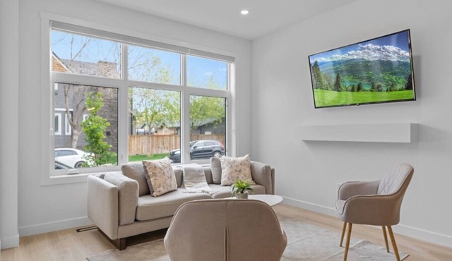 12 Guests | 2 King Beds | Ping Pong| 6 BR| Garage