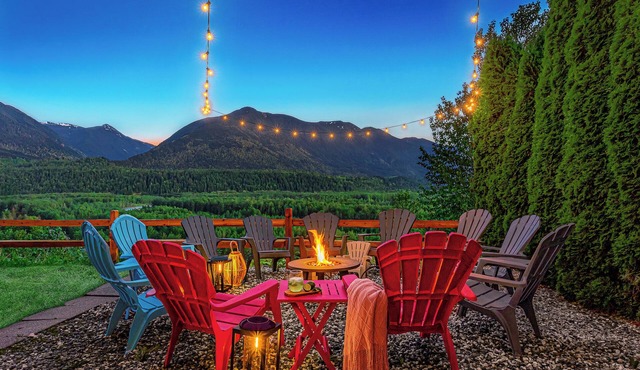 180° Amazing View- Ridge Top, 2 Full Kitchen, 3-Level, Sleeps 15 Comfortably
