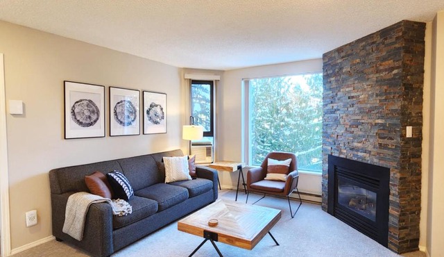 1BR in Marquise, Dog Friendly, Close to Ski Hill, Pool, Sauna, Hot Tub, Fitness Suite, AC