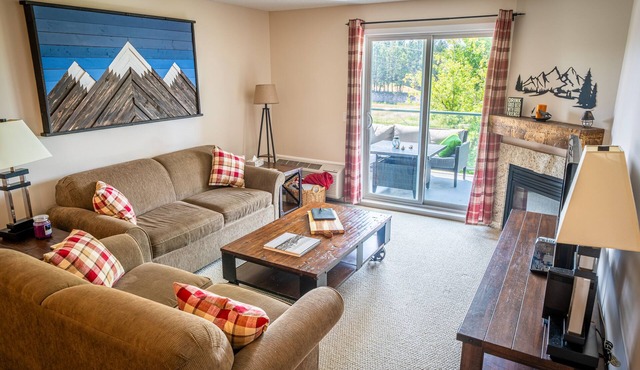 2-Bedroom 2-Bathroom Condo with Mountain Views