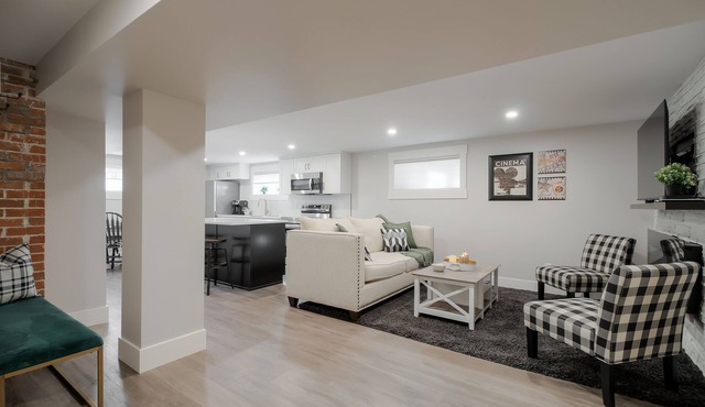 2 Bedroom Bsmt Suite in the Heart of the City