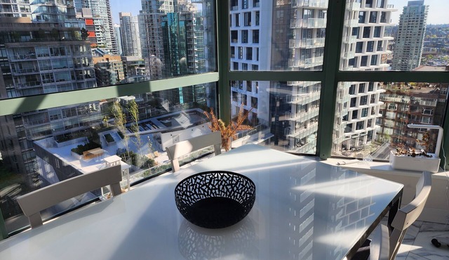 2 Bedroom Penthouse Loft DT Van!