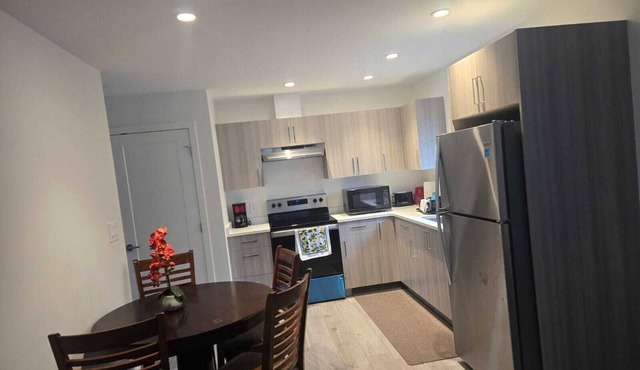 2-Bedroom Suite – Ideal for Your Next Adventure in Saanichton