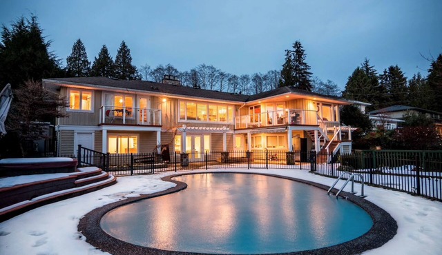 2 bedrooms suite close to ski mountains and ocean in West Vancouver