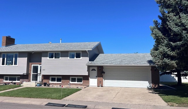 2 beds,1 bath, own kitchen, own laundry and separated entrance in Medicine Hat