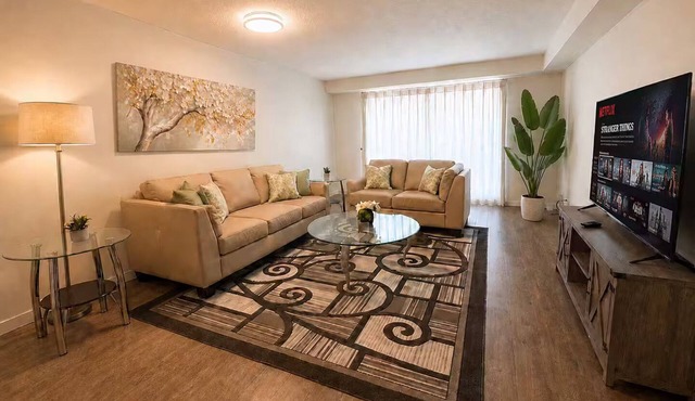 2000sqft townhouse with AC near Downtown/Bow river