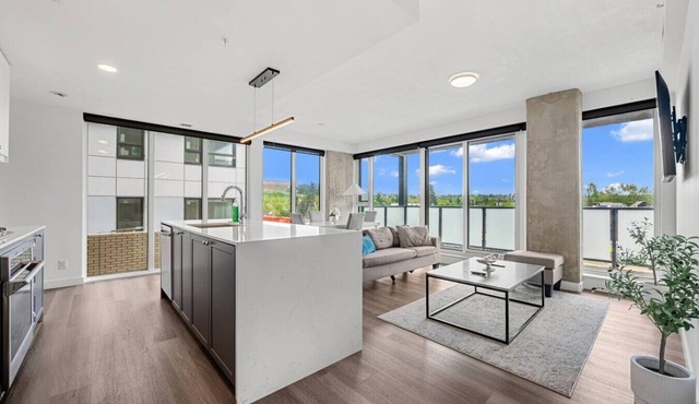 2BR | UG Park | AC | Mins to Saddledome