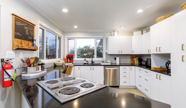 3 Bedroom Family Cottage w/large kitchen, outdoor space. 1.5 bath. Pet friendly!