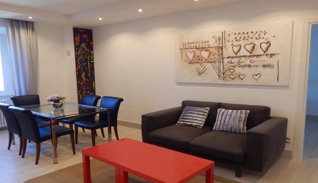 3 beds/3 baths, 3 min. walking to the Vatican Museums, metro station, FREE WIFI in Roma