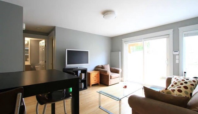 3 Br 1.5 Ba private suite by Queen Elizabeth Park near Canada Line skytrain
