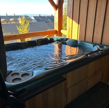 3 BR 3 Bath ski in ski out with private hot tub