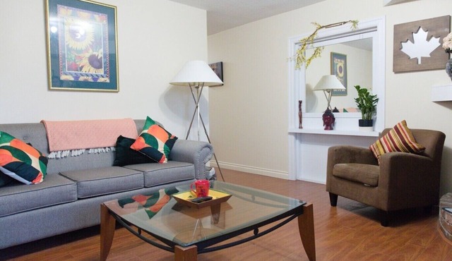 3 BR FIFA Hub Private Family Friendly in Vibrant Commercial Drive - 8 min away