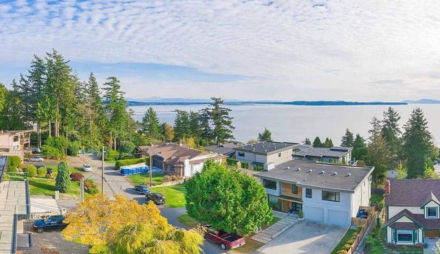 3 BR Seaside Bliss-Close to the beach-OCEAN VIEW!