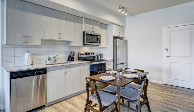 3BD 1.5BA | 20 min DT | 1HR Canmore & FREE Heated Parking