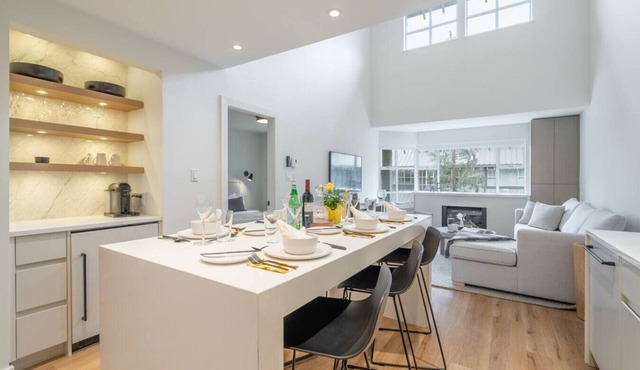 3BDR Luxury Ski-In&Out w/Pool&Hot Tub|Prime Loc.