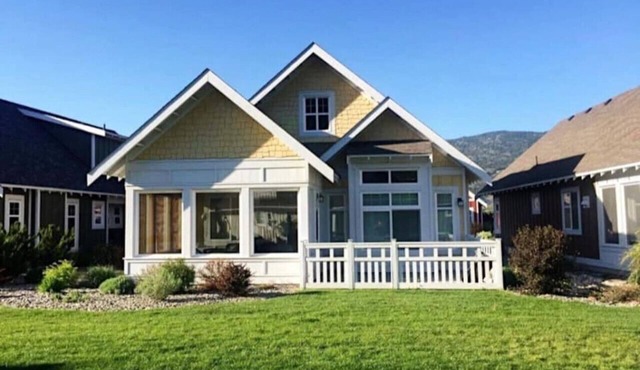 3BR Cottage on Osoyoos Lake w/Pool + Hot Tub.