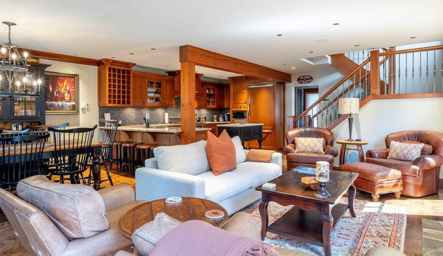 3BR + Den | Walk to Slopes | Hot Tub | Garage (Gear Storage Only)