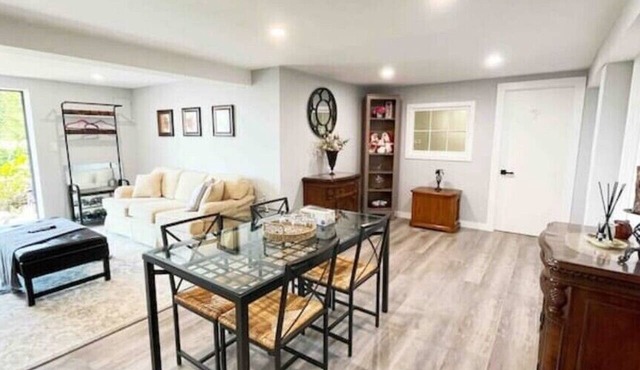 3BR Private Suite · West Vancouver · Landmark View · Prime Location