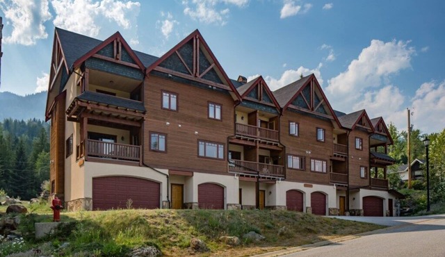4 BD/3BA Redstone Chalets E