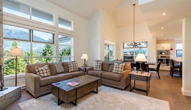 4 bed/3 bath twnhse w stunning Mtn view & HOT TUB