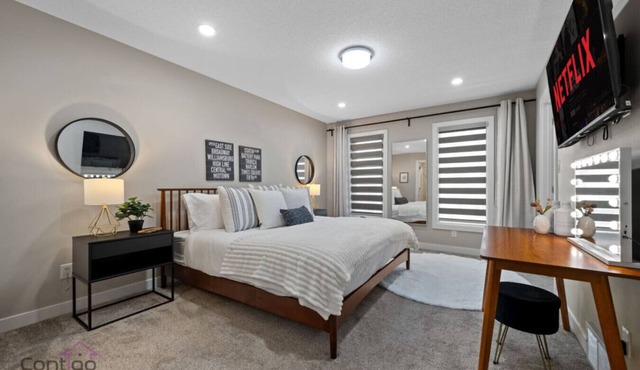 4 BR | Yard | Garage | Near Commonwealth & Rogers!