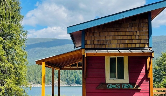 4 Coastal Cabins & 2 bedroom suite for exploring the Sunshine Coast of BC in Powell River