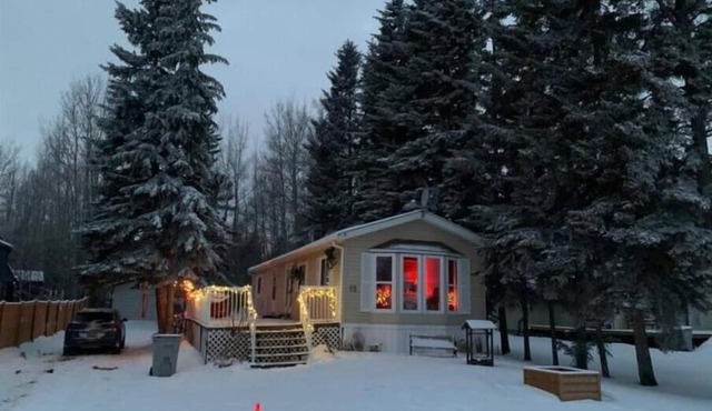 4 Seasons Lakeview Cottage at Pigeon Lake