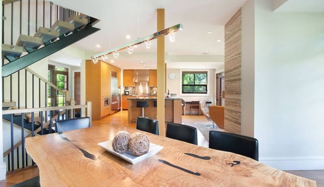 4BR Luxury Chalet 2,655 Sq Ft w/Private HT &Garage