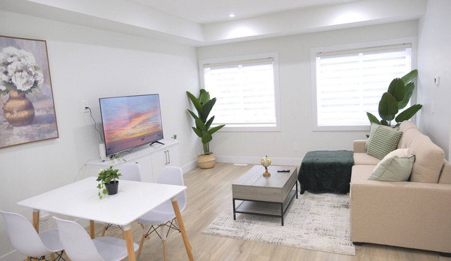 4BR Townhome · Sleeps 8 · Golf & Wine, Pet Friendly!