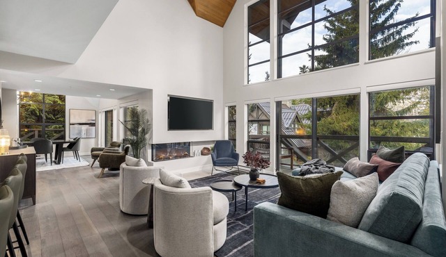 5 Bedroom Ski-in/Ski-out on slopes of Blackcomb