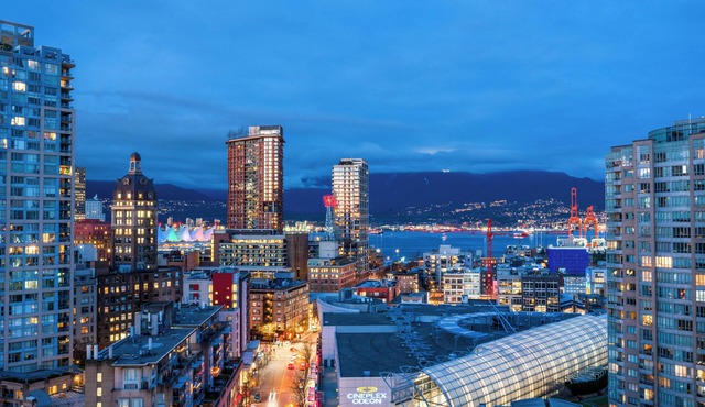5 min Walk to BC Place/FIFA 2026/270° Rare Found downtown Ocean/Mountain View