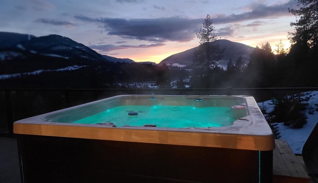 5 Star Luxury-Nelson's Finest,amazing river and mountain views with Hot Tub