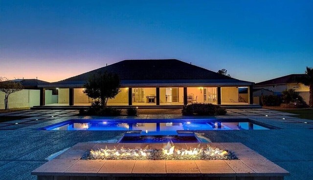 5 Themed BDs Luxury Estate w Pool, Spa & Game Room close to Las Vegas in Henderson