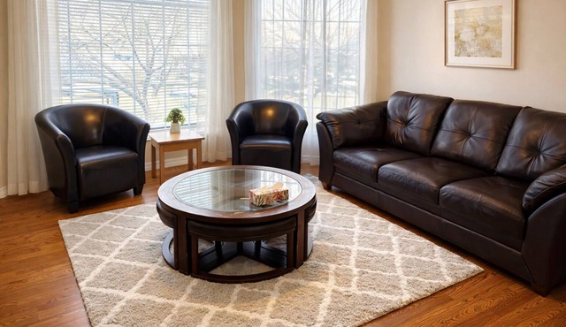 5Beds 2Bath | New Furniture Work Space 10 mins to YYC 1 Min to Bus