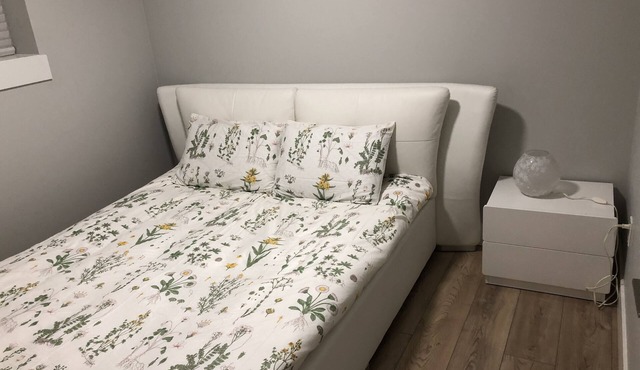 A - Modern Cozy Room w Private Entrance & Washroom