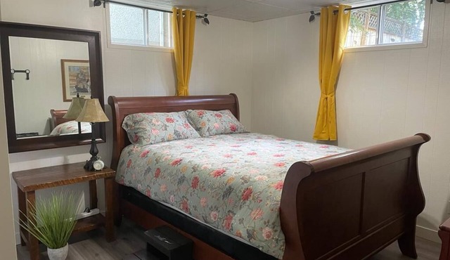 A Touch of Country Guest Suite - 2 Bedroom - Close to the airport!