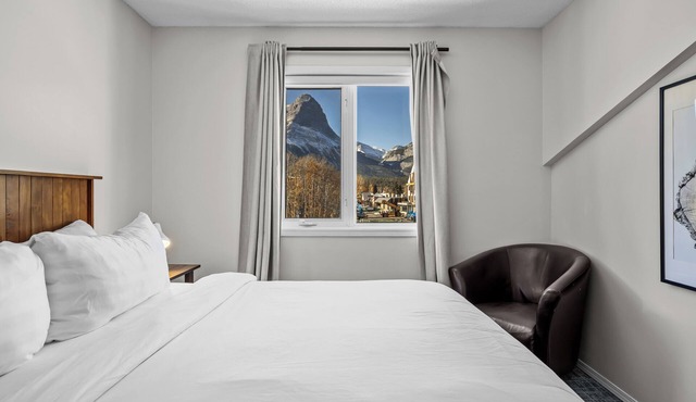 Air Conditioned Mount Rundle View Townhouse - Downtown Canmore