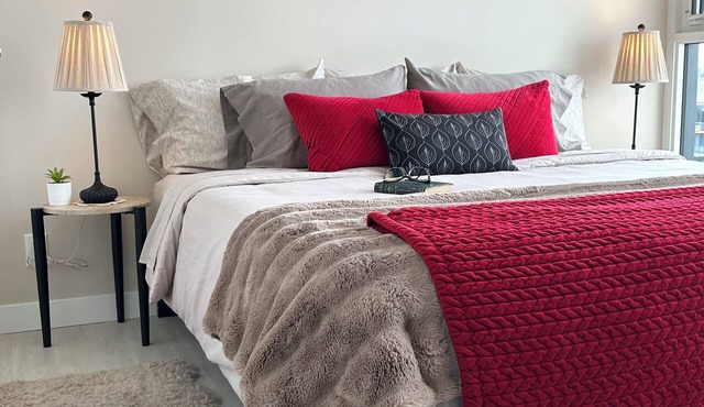 Air Conditioning | King Bed | U/G Parking | Easy C-Train