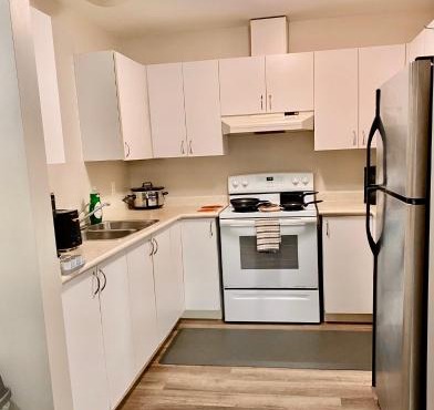 All private 2 BRoom w 2 QUEEN BEDS-1 BTHRM-FREE PARKING-FAST WI-FI-CENTRAL LOCATION