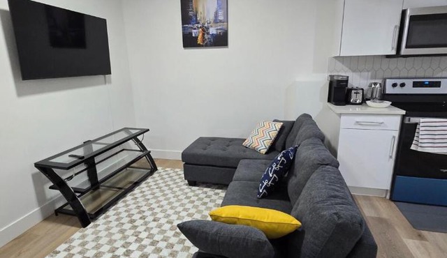 Amazing 2-bedroom house with WiFi in Edmonton
