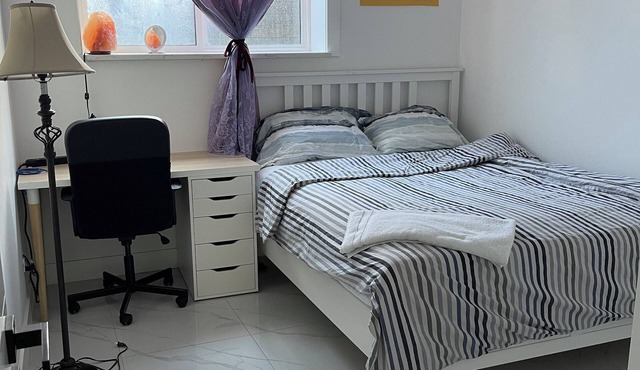 Amazing 2-Bedroom Walkout Suite Near UC