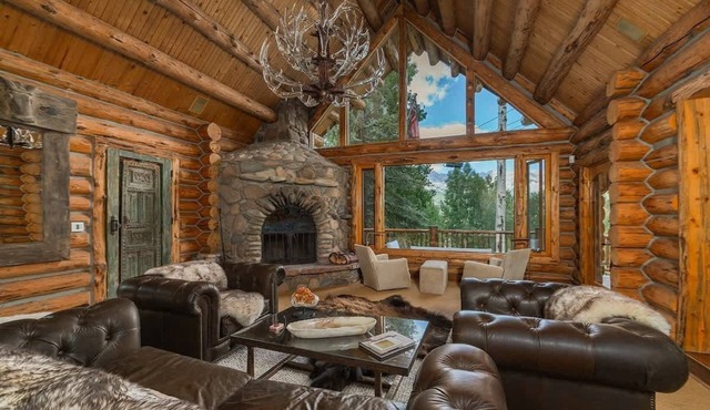 Amazing slopeside mountain lodge with hot tub in Mountain Village